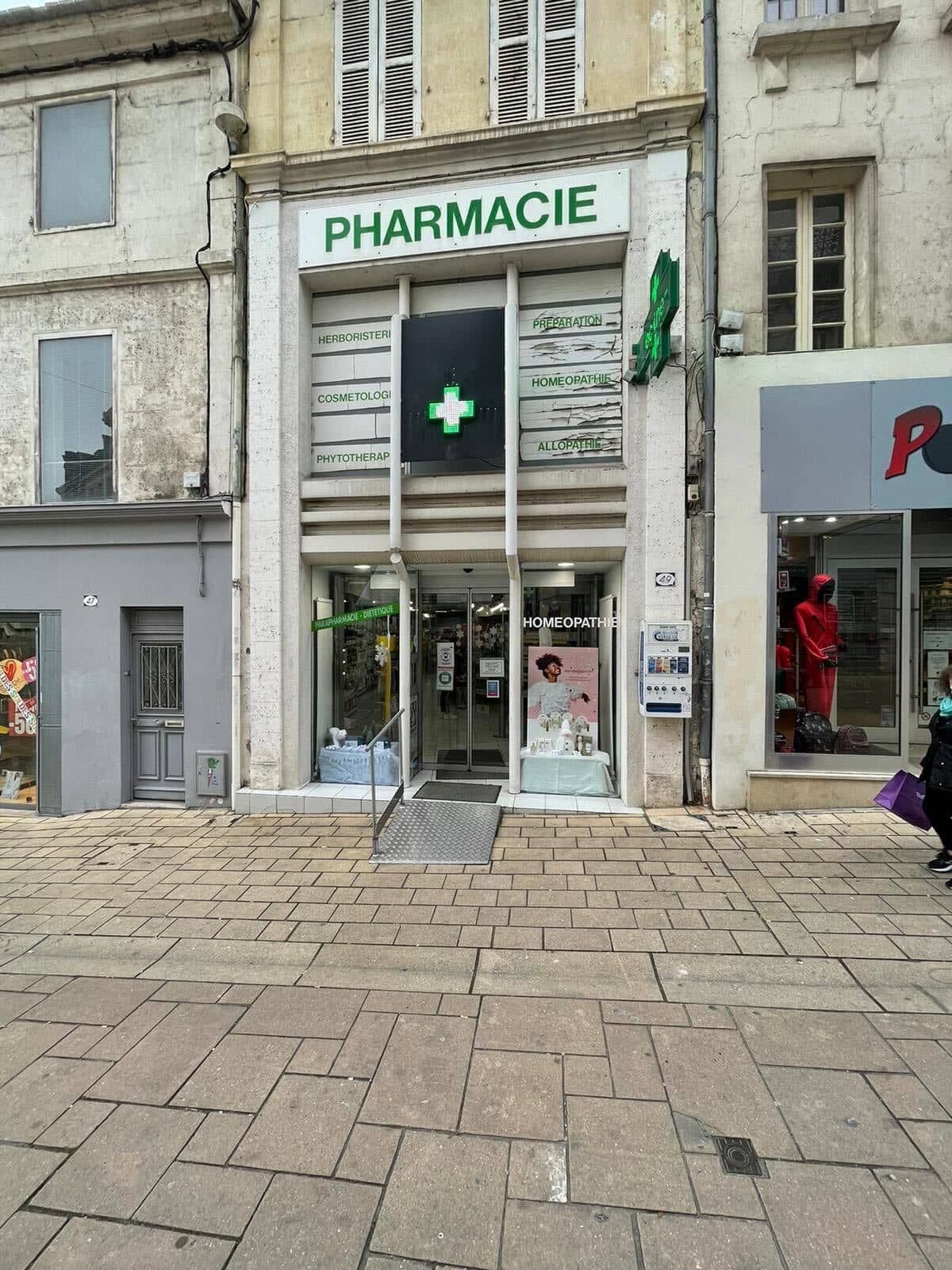 Magasin Pharmacie de la Rue d'Hergé - Pharmacie Daste - Angoulême (16000) Visuel 3