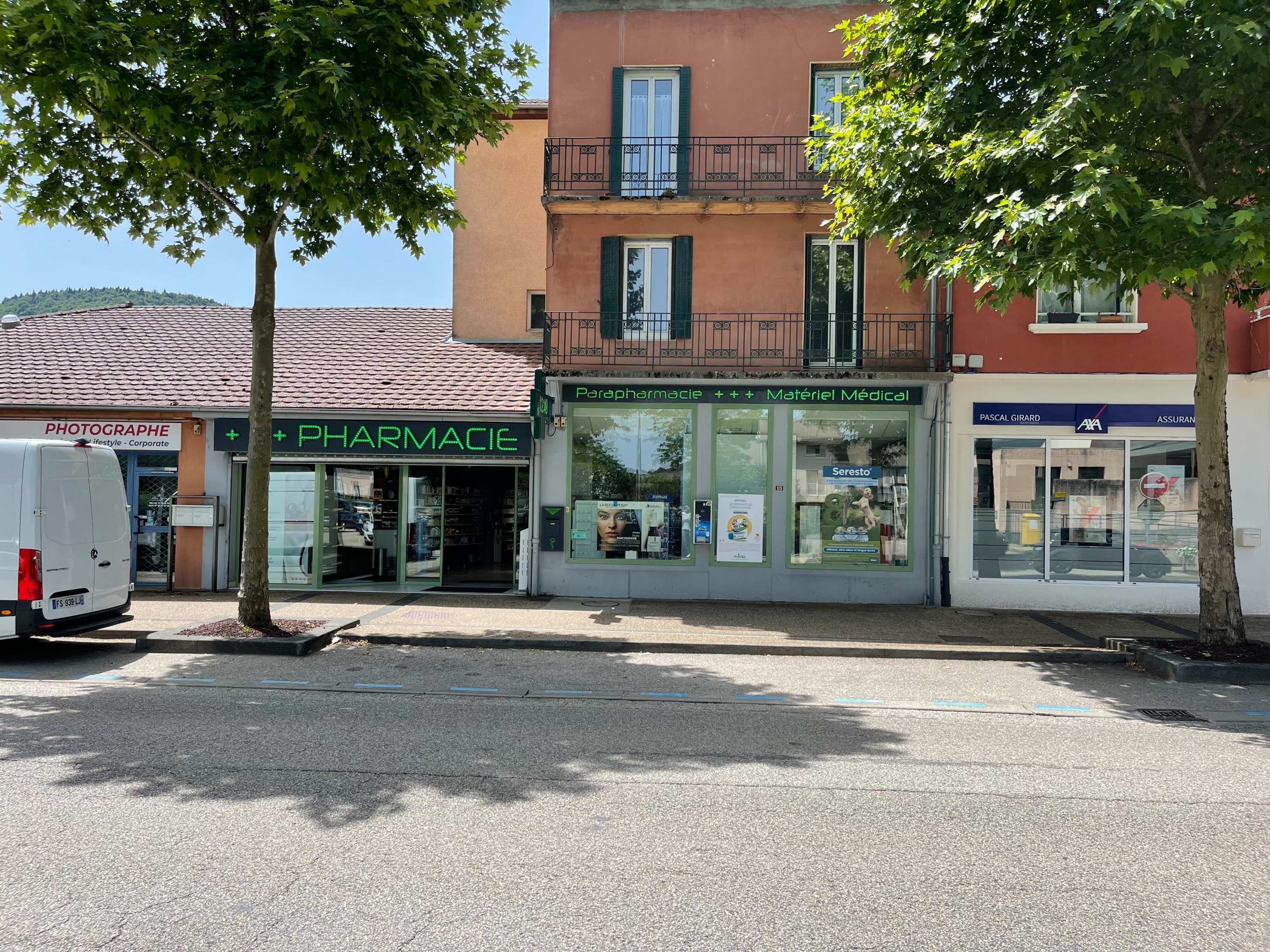 Magasin Pharmacie des Deux Rives - Montréal-la-Cluse (01460) Visuel 3