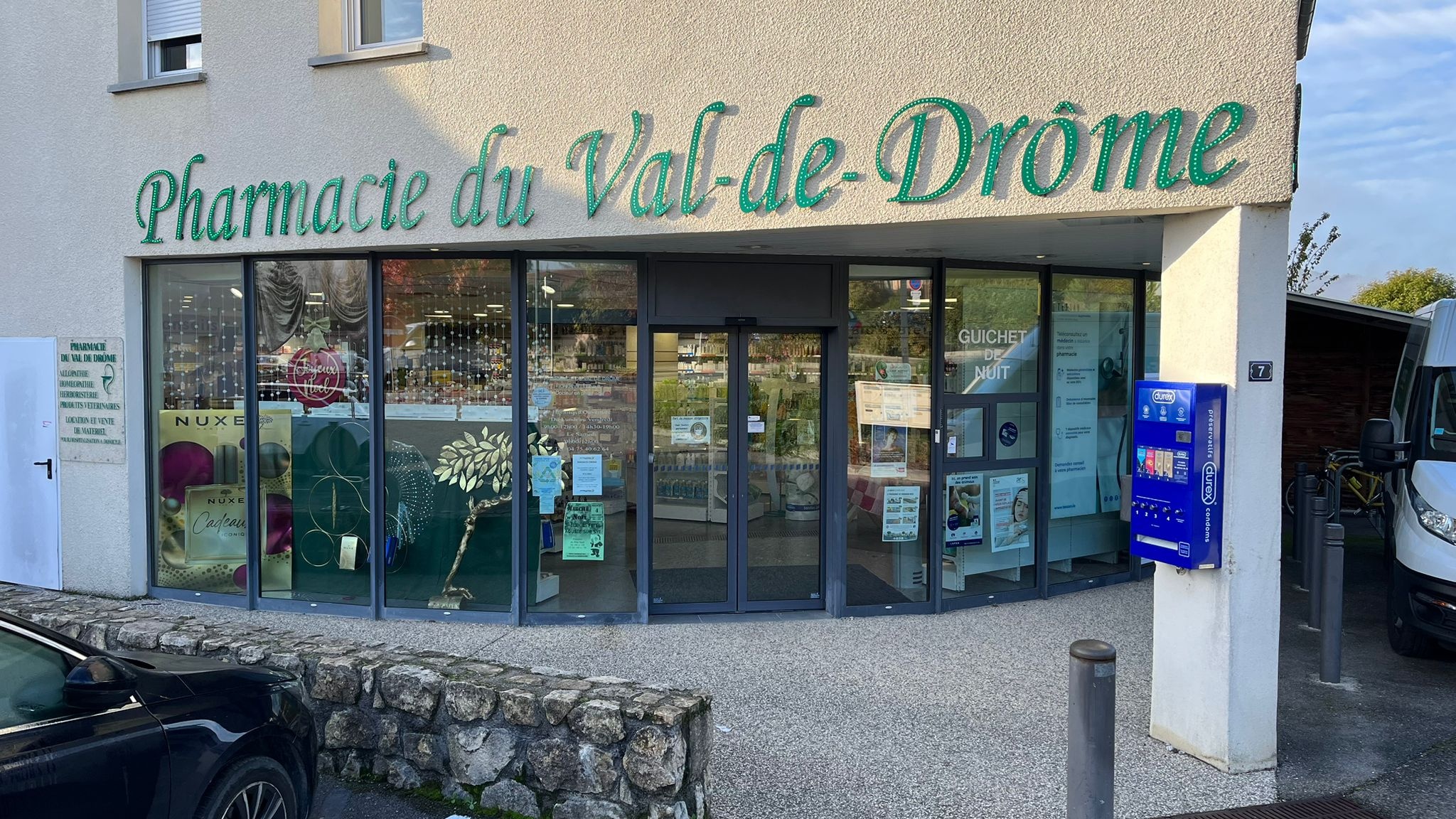 Magasin Pharmacie du Val de Drome - Aouste-sur-Sye (26400) Visuel 1