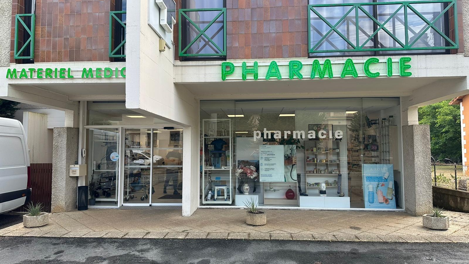 Magasin Pharmacie Lizard - Javerlhac-et-la-Chapelle-Saint-Robert (24300) Visuel 1