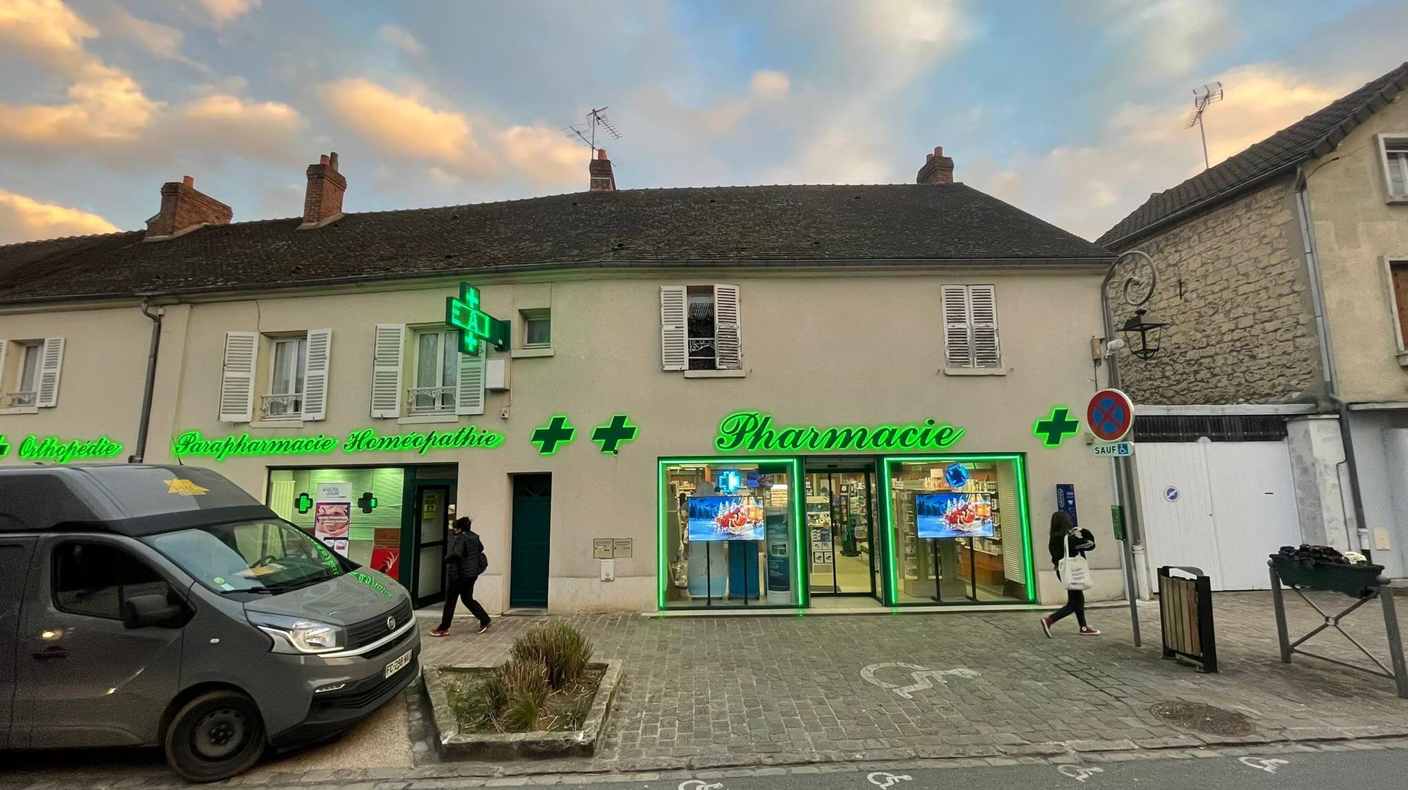 Magasin Pharmacie de Champagne sur Oise - Champagne-sur-Oise (95660) Visuel 1